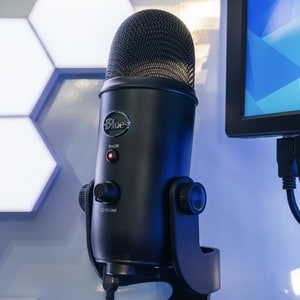 Blue Yeti Wired Condenser Microphone - Stereo - 20 Hz to 20 kHz - Cardioid, Bi-directional, Omni-directional - Desktop, St