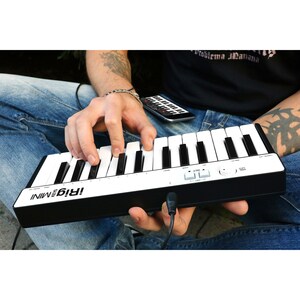 IK Multimedia iRig Keys Mini The 25 Key Universal Mini Keyboard Controller - White