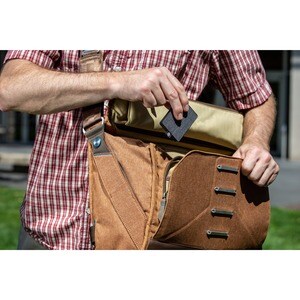 Seagate One Touch STJE1000400 1 TB Portable Solid State Drive - External - Black - Notebook Device Supported - USB 3.0 Typ