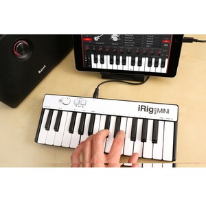 IK Multimedia iRig Keys Mini The 25 Key Universal Mini Keyboard Controller - White
