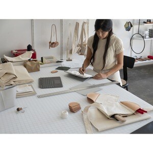 Microsoft Surface Pro X Tablet - 33 cm (13") - 16 GB RAM - 512 GB SSD - 4G - Platinum - Microsoft SQ2 SoC - 2880 x 1920 - 