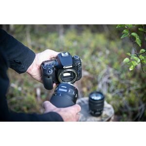 Sólo cuerpo de cámara digital SLR Canon EOS 90D - 32,5 Megapíxel - Negro - Enfoque Automático - 7,6 cm (3") Pantalla Tácti